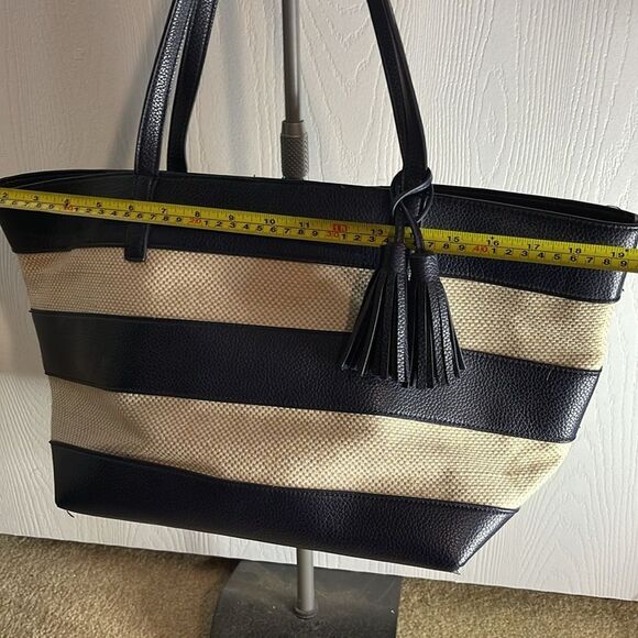 Amanda Blu shoulder bag. Navy & tan strip. Small pouch inside. Cute for Spring! - Picture 7 of 11